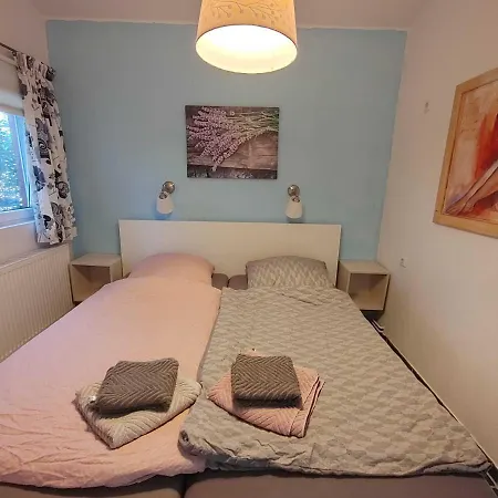 Ferienhaeuschen Alte Schmiede, 35647 Holiday home *