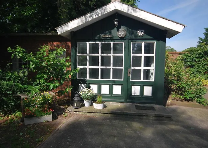 Ferienhaeuschen Alte Schmiede, 35647 * Uplengen